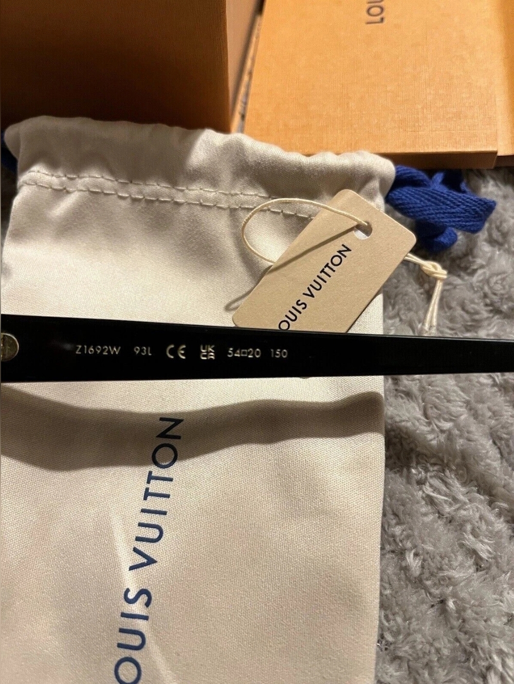 Louis Vuitton Glide Sunglasses - Picture 4 of 5